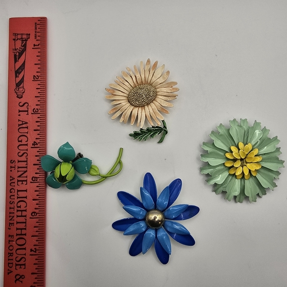 Mid-Century Enamel Flower Brooches Retro Colorful Lot - Picture 6 of 7